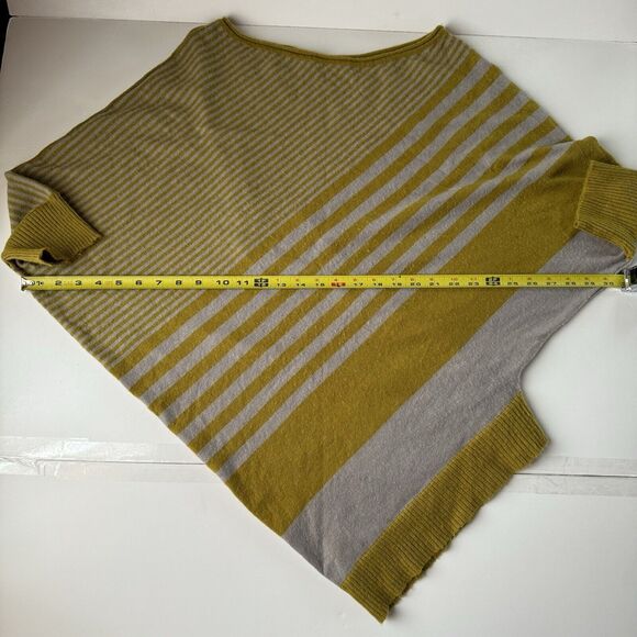 BCBG MAXAZRIA Women’s Asymmetrical Striped Short Sleeve Sweater Size Medium - Picture 4 of 12